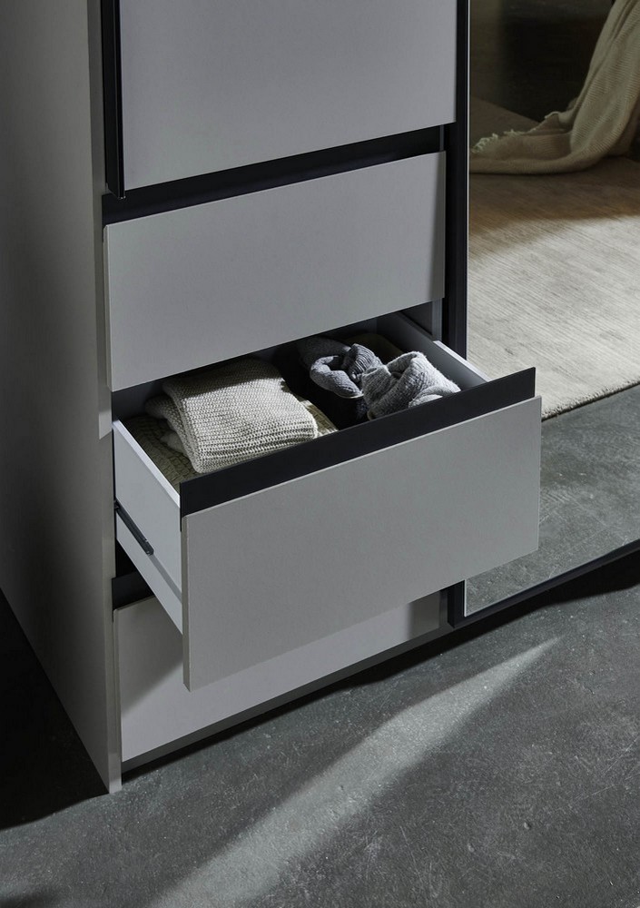 Stanis Schwebetürenschrank